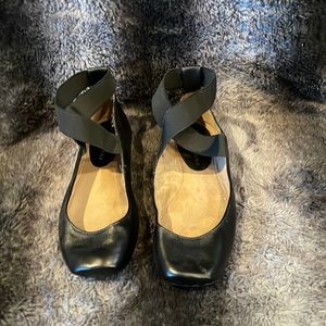 Black ballet flats